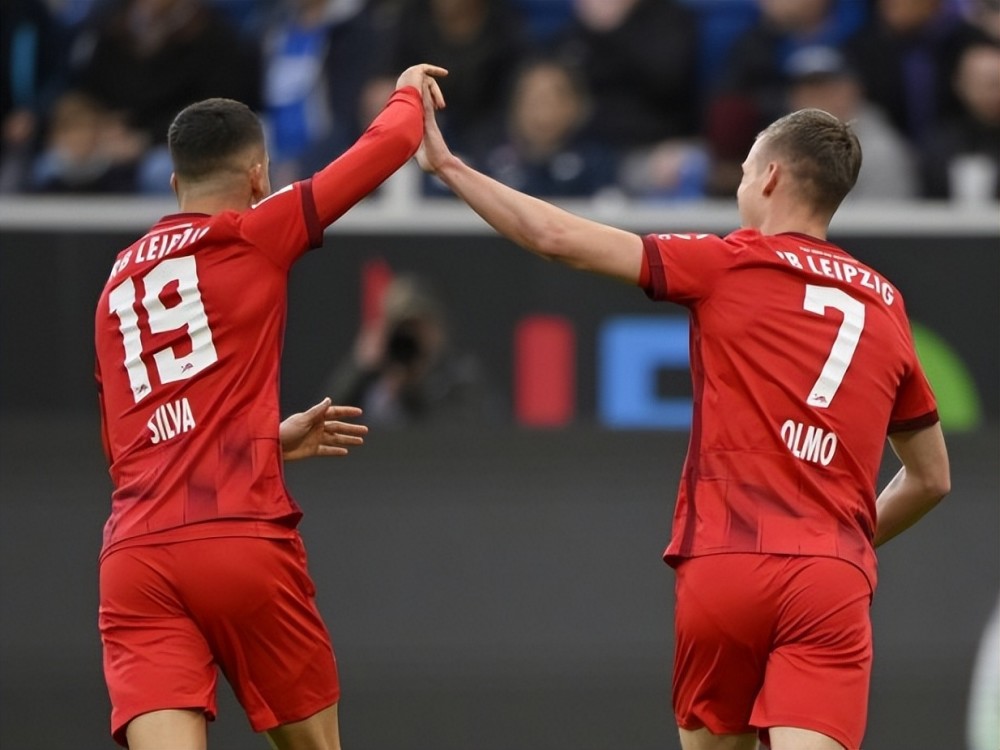 包含浙江队训练开放日；国际比赛日刷新队史纪录引欢呼；德甲在即；阵容厚度经受考验的词条